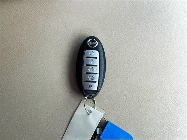 Photo of 2015 Cayenne Red Nissan Pathfinder
