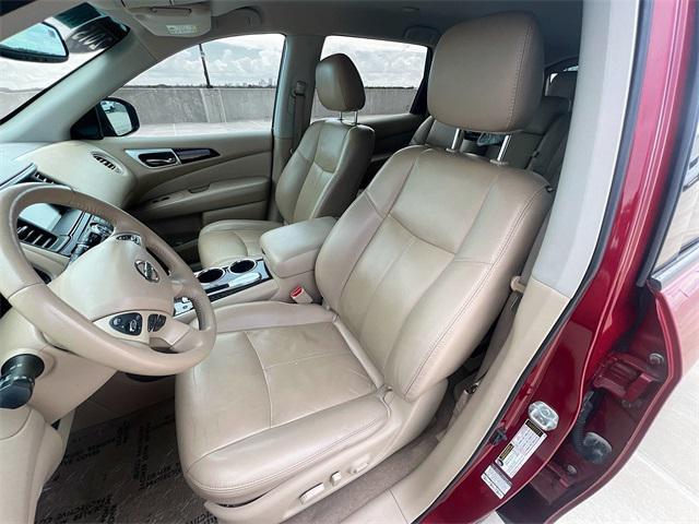 Photo of 2015 Cayenne Red Nissan Pathfinder