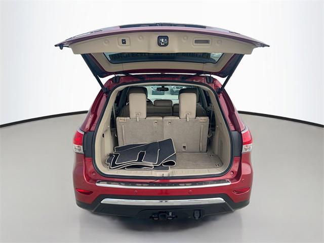 Photo of 2015 Cayenne Red Nissan Pathfinder