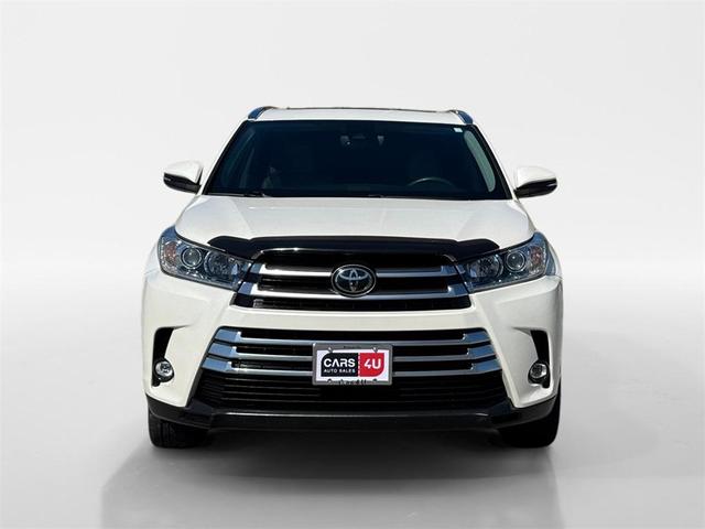 Photo of 2019 Blizzard Pearl Toyota Highlander