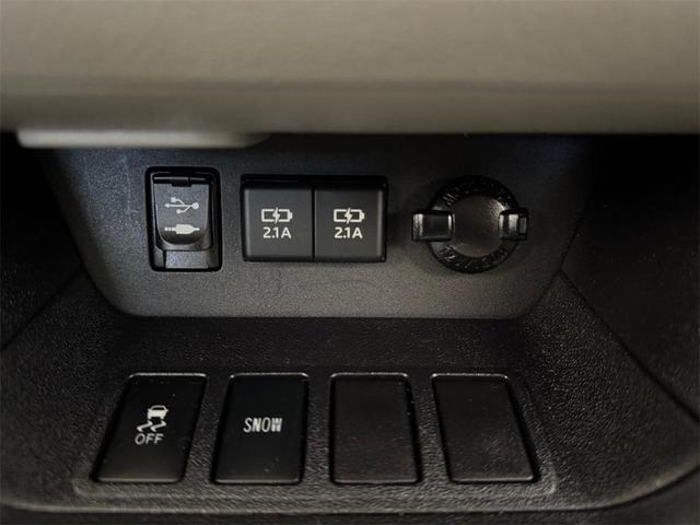 Photo of 2019 Blizzard Pearl Toyota Highlander