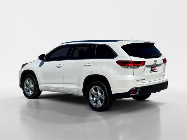 Photo of 2019 Blizzard Pearl Toyota Highlander