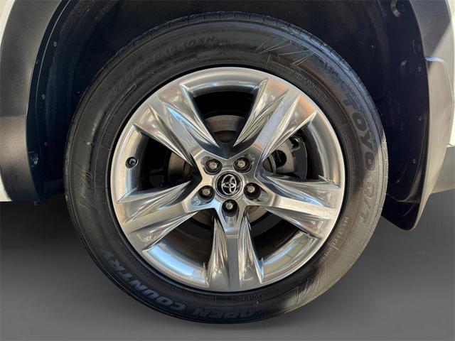 Photo of 2019 Blizzard Pearl Toyota Highlander