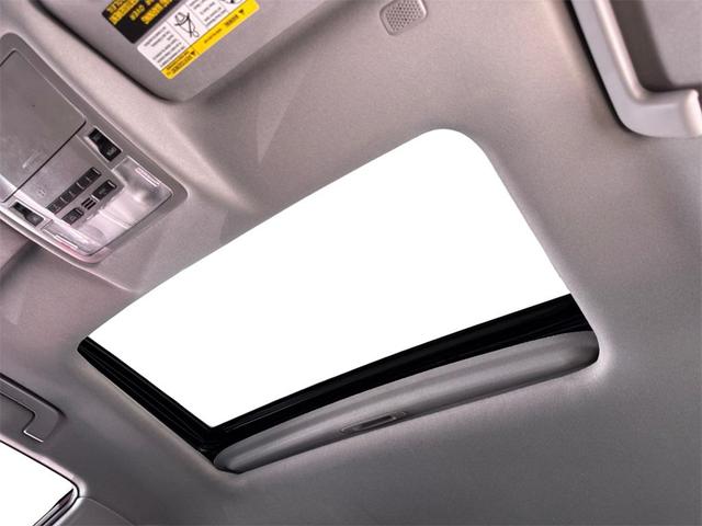 Photo of 2019 Blizzard Pearl Toyota Highlander