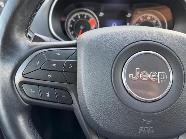 Photo of 2020 Bright White Clearcoat Jeep Cherokee