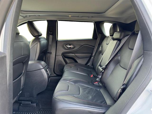 Photo of 2020 Bright White Clearcoat Jeep Cherokee