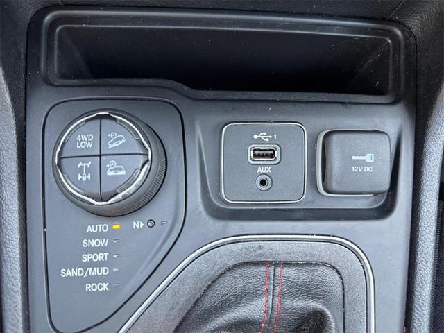 Photo of 2020 Bright White Clearcoat Jeep Cherokee