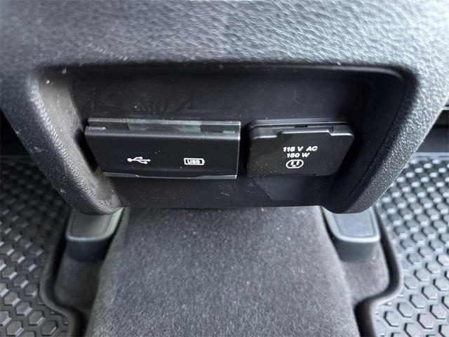Photo of 2020 Bright White Clearcoat Jeep Cherokee