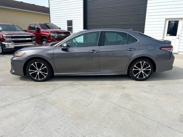 Photo of 2019 Predawn Gray Mica Toyota Camry