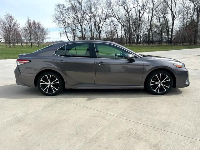 Photo of 2019 Predawn Gray Mica Toyota Camry