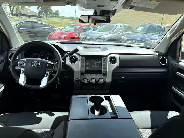 Photo of 2018 SILVER Toyota Tundra