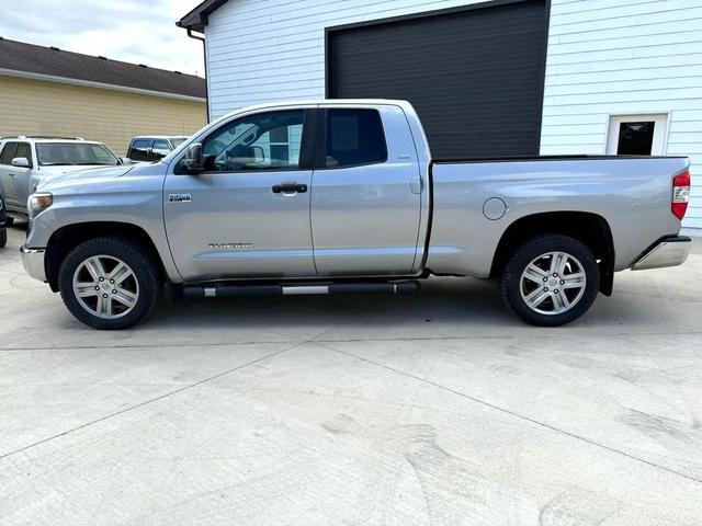 Photo of 2018 SILVER Toyota Tundra