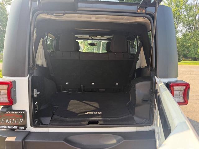 Photo of 2013 Bright White Clear Coat Jeep Wrangler Unlimited