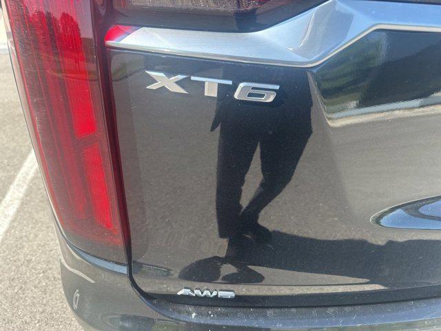 Photo of 2021 Stellar Black Metallic Cadillac XT6