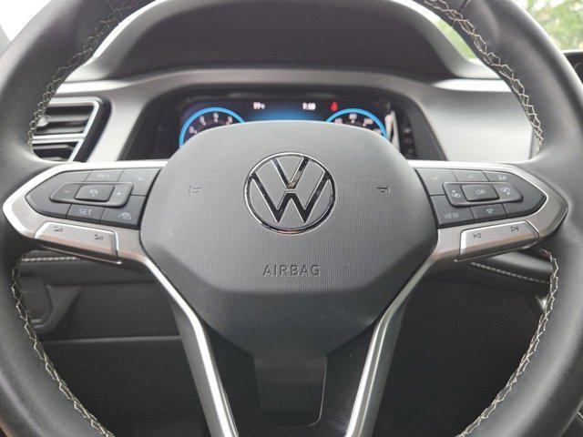 Photo of 2025 Deep Black Pearl Volkswagen Atlas Cross Sport