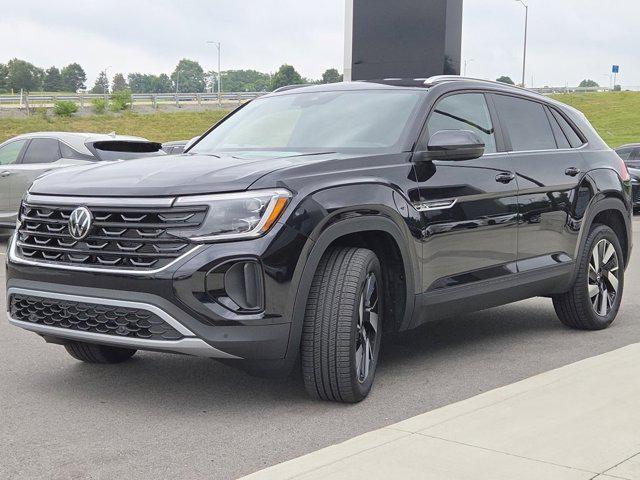 Photo of 2025 Deep Black Pearl Volkswagen Atlas Cross Sport
