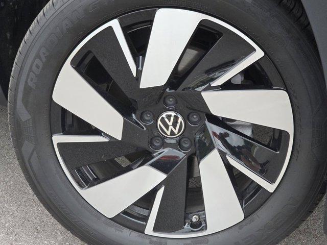 Photo of 2025 Deep Black Pearl Volkswagen Atlas Cross Sport