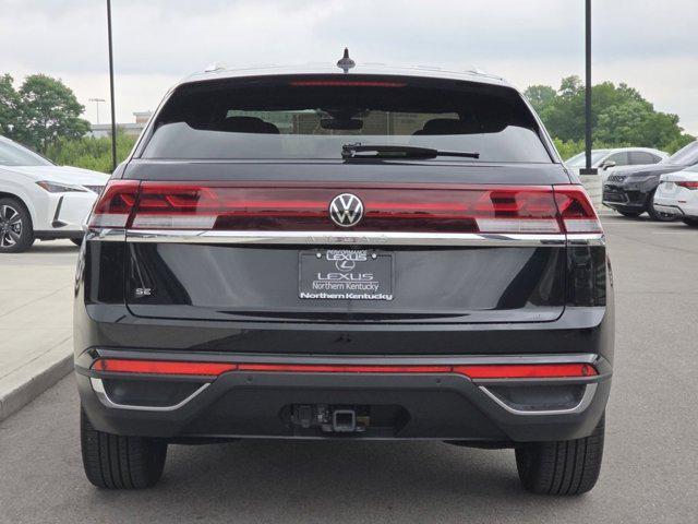 Photo of 2025 Deep Black Pearl Volkswagen Atlas Cross Sport