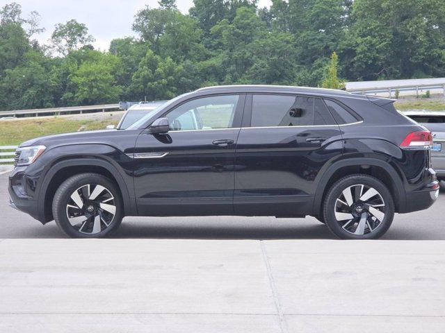 Photo of 2025 Deep Black Pearl Volkswagen Atlas Cross Sport
