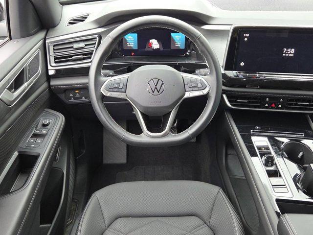 Photo of 2025 Deep Black Pearl Volkswagen Atlas Cross Sport