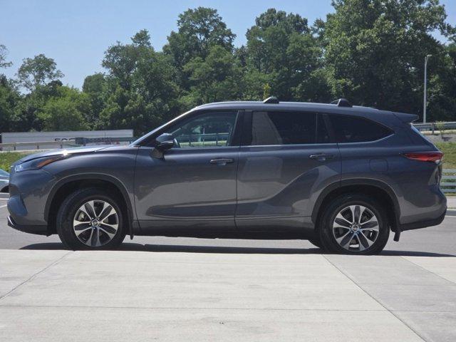 Photo of 2023 Magnetic Gray Metallic Toyota Highlander