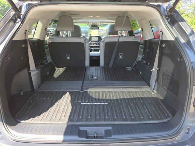Photo of 2023 Magnetic Gray Metallic Toyota Highlander