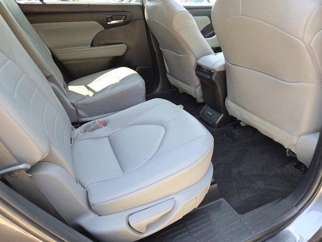 Photo of 2023 Magnetic Gray Metallic Toyota Highlander