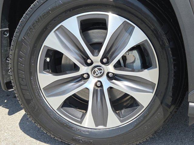 Photo of 2023 Magnetic Gray Metallic Toyota Highlander