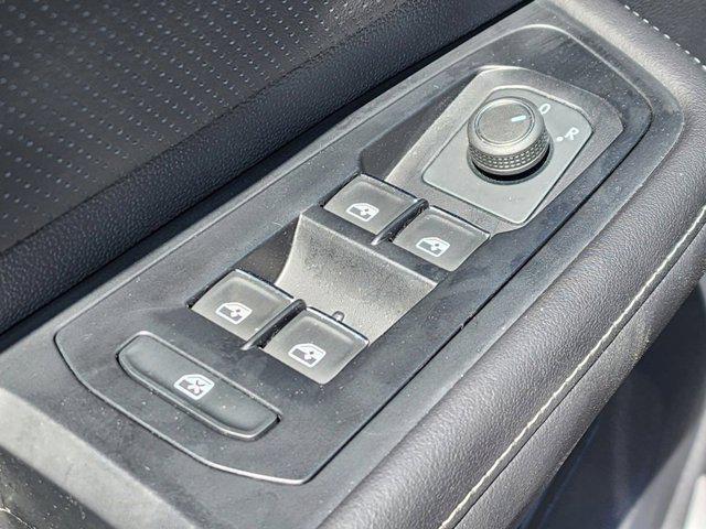 Photo of 2025 Silver Mist Metallic Volkswagen Atlas