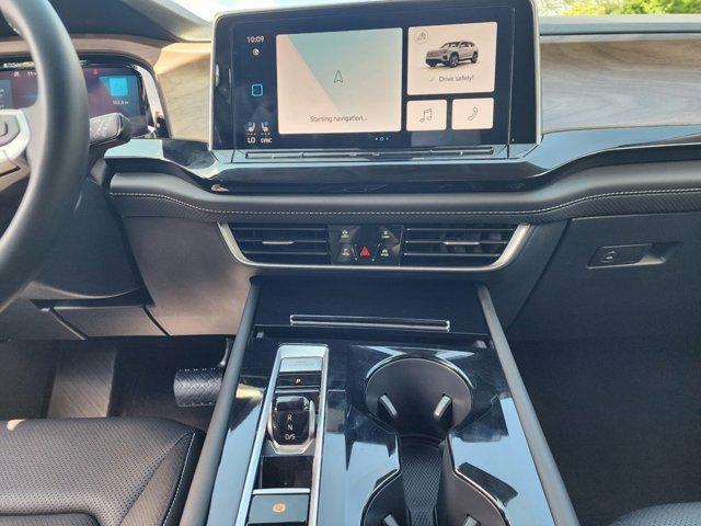 Photo of 2025 Silver Mist Metallic Volkswagen Atlas