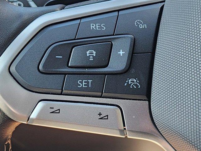 Photo of 2025 Silver Mist Metallic Volkswagen Atlas