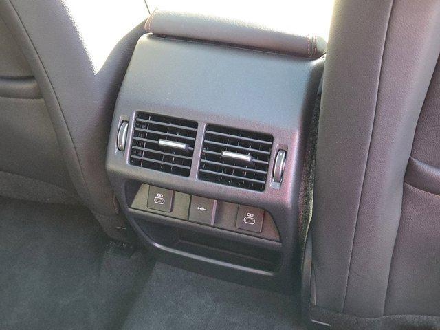 Photo of 2023 White Land Rover Discovery Sport