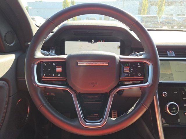 Photo of 2023 White Land Rover Discovery Sport