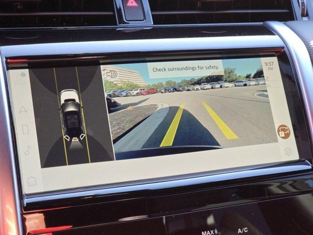 Photo of 2023 White Land Rover Discovery Sport