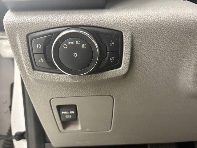 Photo of 2017 Oxford White Ford F-150