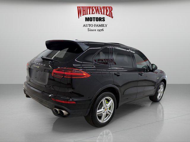Photo of 2017 Black Porsche Cayenne