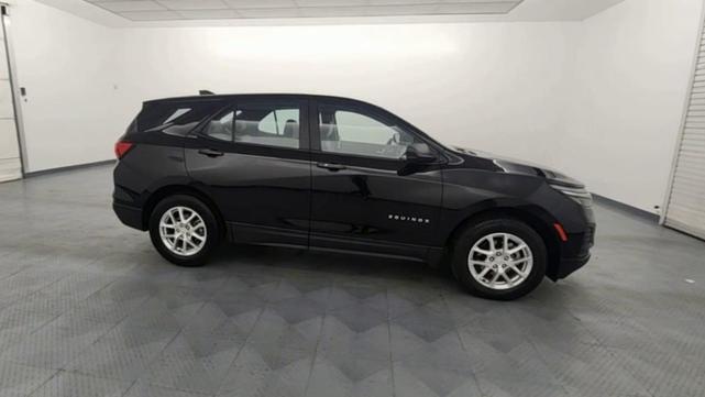 Photo of 2022 Mosaic Black Metallic Chevrolet Equinox