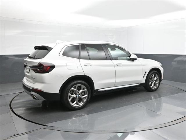 Photo of 2023 White Metallic BMW X3