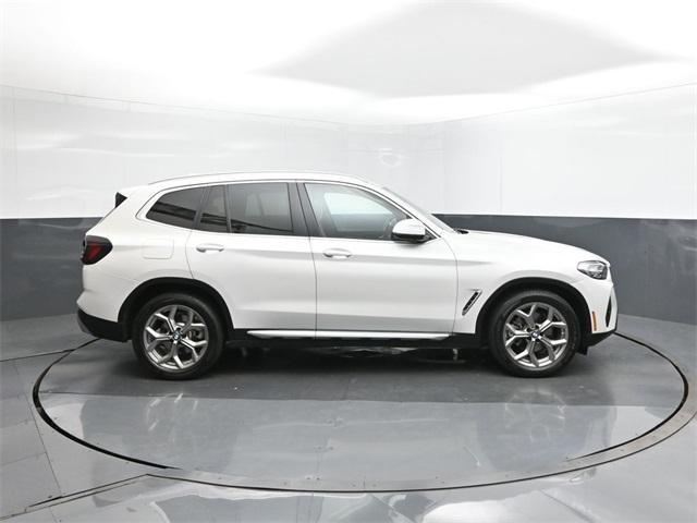 Photo of 2023 White Metallic BMW X3
