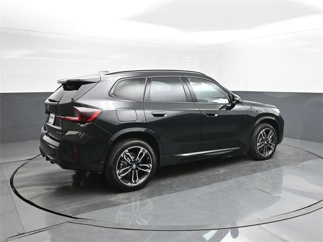 Photo of 2025 Black Sapphire Metallic BMW X1