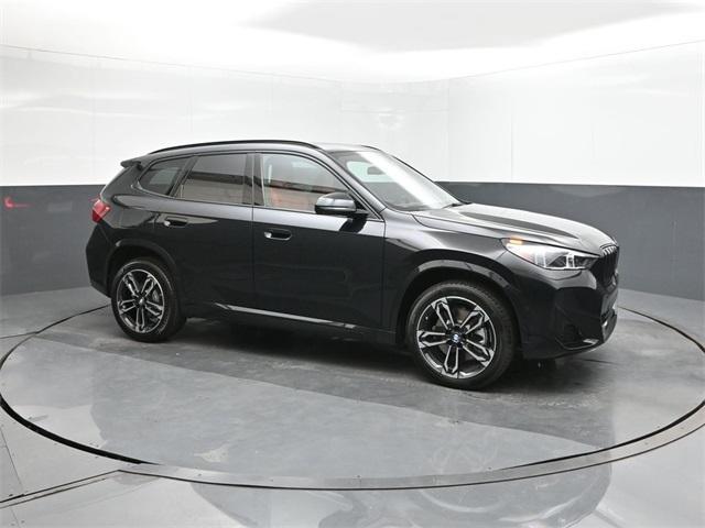 Photo of 2025 Black Sapphire Metallic BMW X1