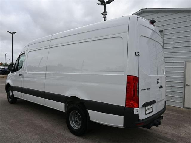 Photo of 2024 White Mercedes-Benz Sprinter 3500