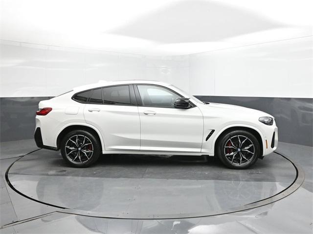 Photo of 2024 Alpine White BMW X4