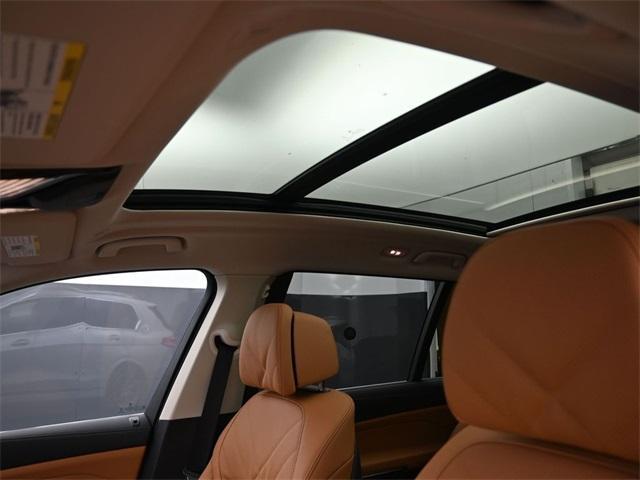 Photo of 2026 Mineral White Metallic BMW X7