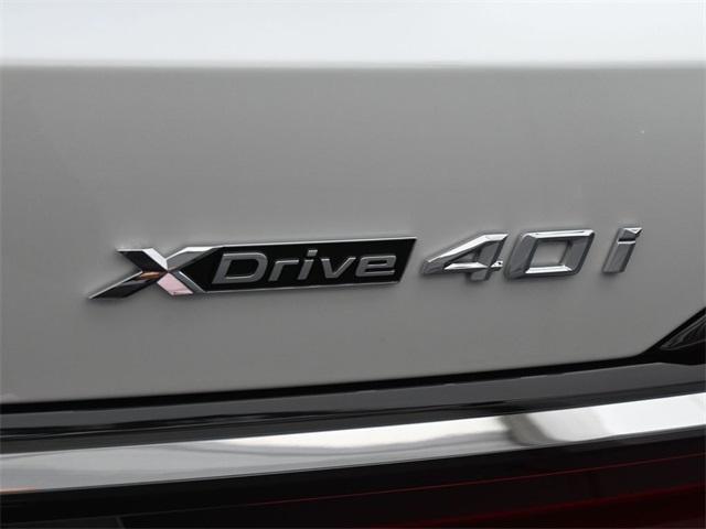 Photo of 2026 Mineral White Metallic BMW X7