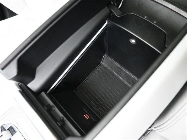 Photo of 2023 Alpine White BMW X6
