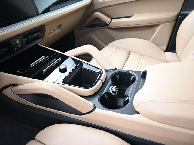 Photo of 2024 Montego Blue Metallic Porsche Cayenne