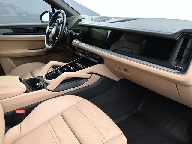 Photo of 2024 Montego Blue Metallic Porsche Cayenne