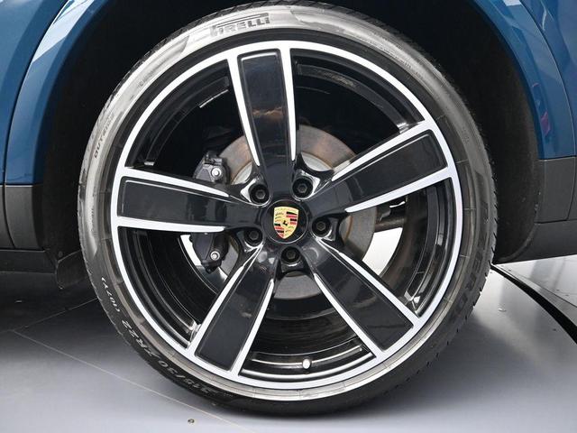 Photo of 2024 Montego Blue Metallic Porsche Cayenne
