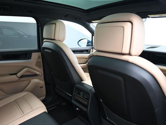 Photo of 2024 Montego Blue Metallic Porsche Cayenne